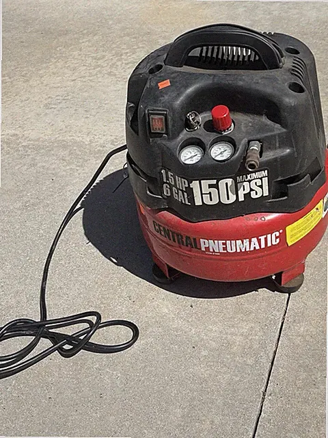 Central Pneumatic 6 Gallon 1.5 HP 150 PSI air compressor